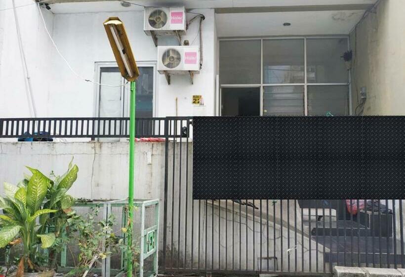 ホテル Oyo 91165 Undaan Residence