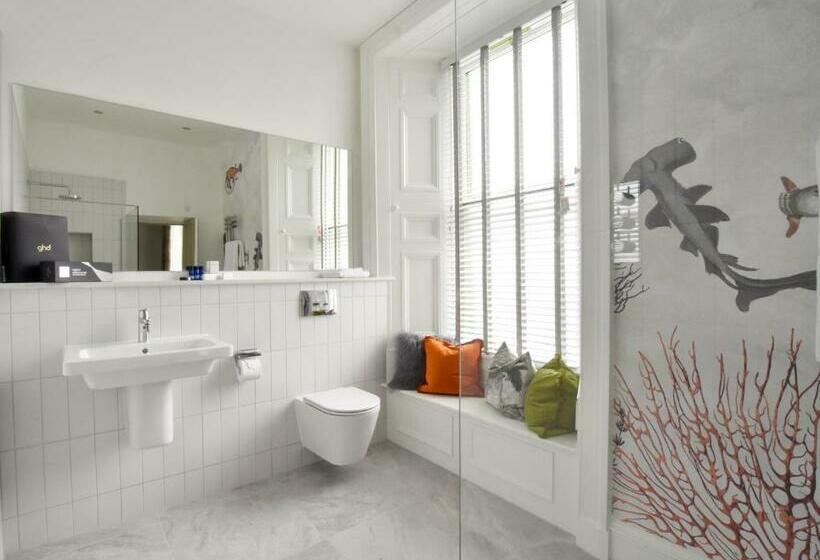 בית מלון כפרי The Meadowpark Bar, Kitchen & Rooms