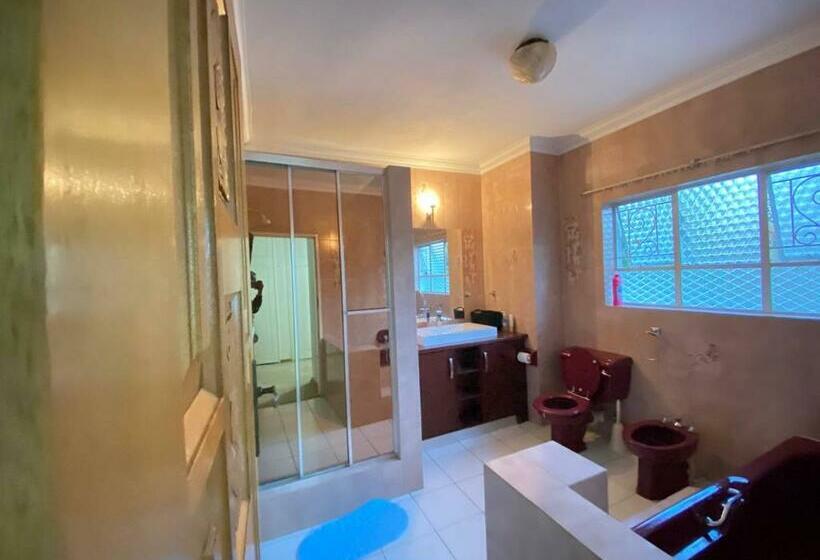 פנסיון Chic Guest House & Solar System Accommodations