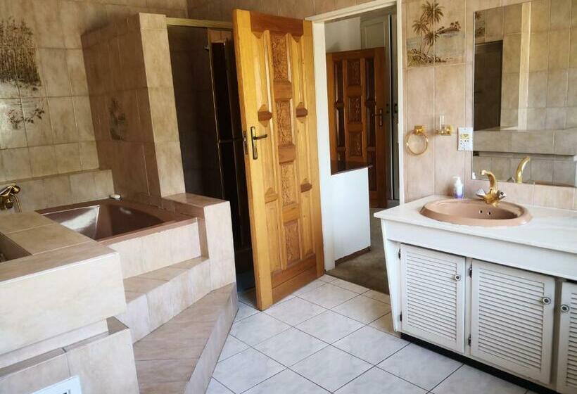 פנסיון Chic Guest House & Solar System Accommodations