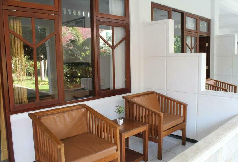 Pansiyon Eboni Guest House Madiun