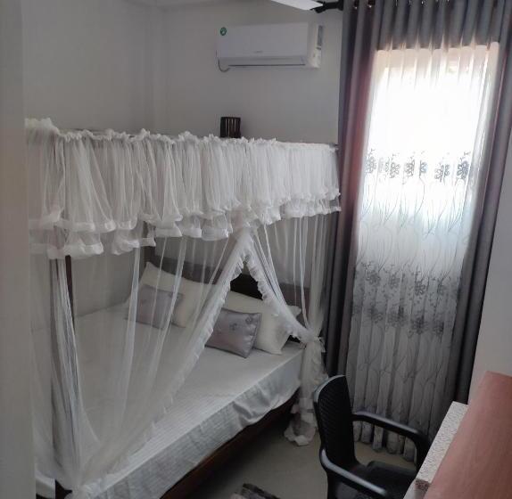 פנסיון Flower Shade Villa