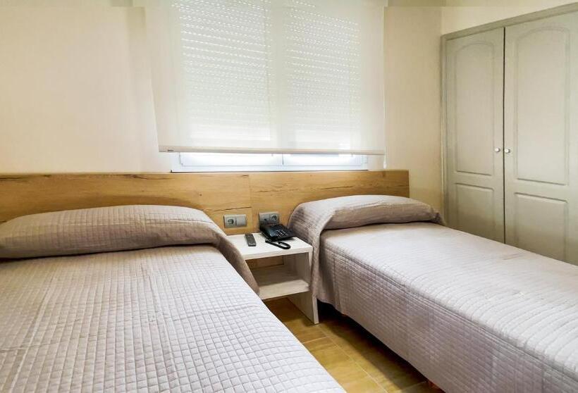 ペンション Hostal Restaurante Cuatro Caminos