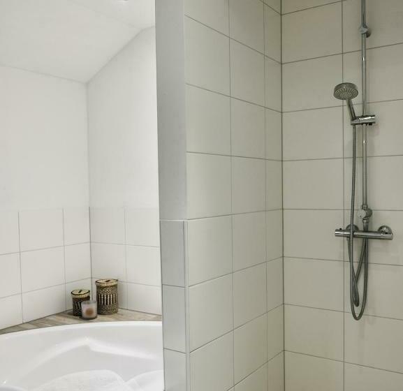 مبيت وإفطار De Vossenburg