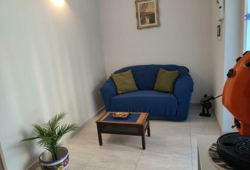 פנסיון Midway House Italy