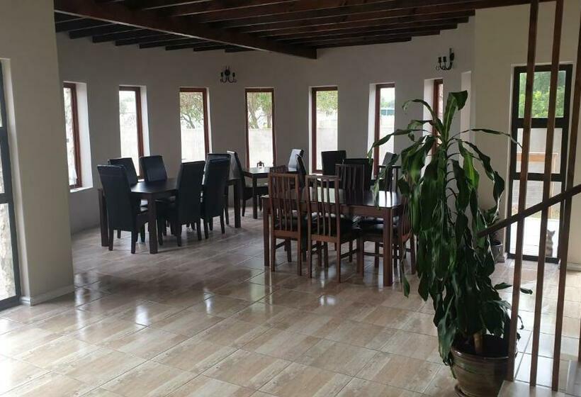 بنسيون Stonehouse On Main