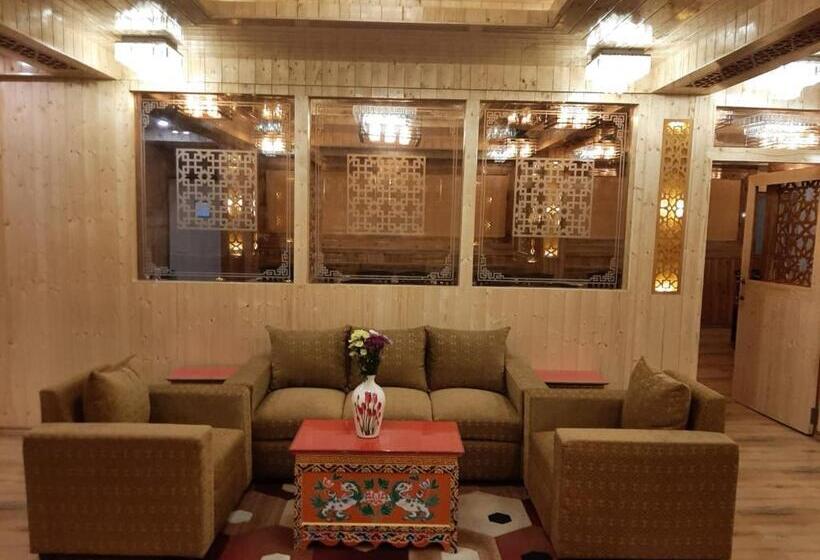 בית מלון כפרי Zingkham Residency