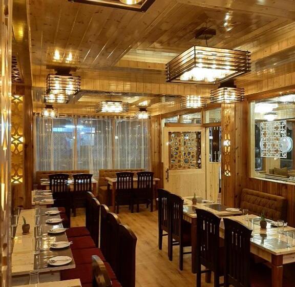 בית מלון כפרי Zingkham Residency