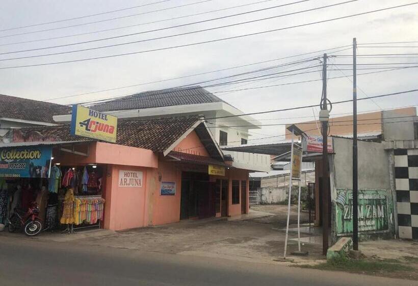 פנסיון Arjuna Baturaja