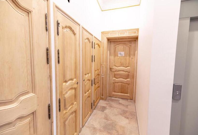 Пансион Chambre Familiale Maison De L église Du Couvent