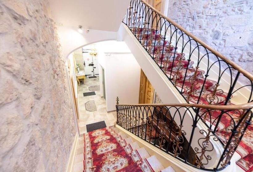 Пансион Chambre Familiale Maison De L église Du Couvent