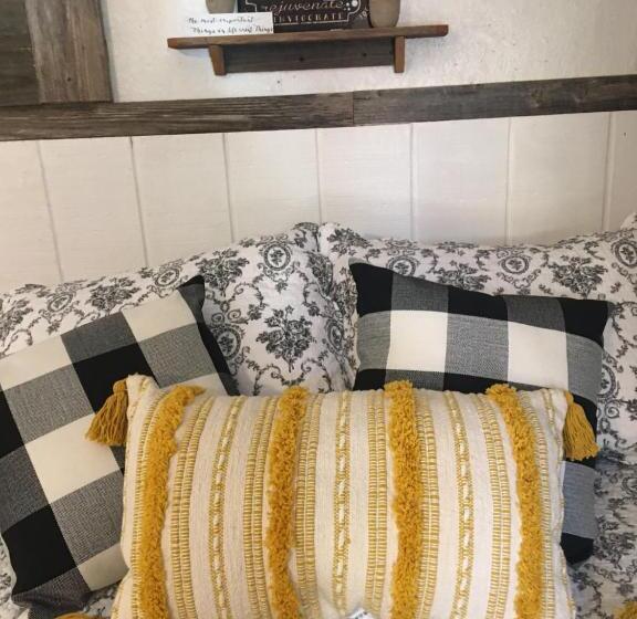 펜션 Acorn Hideaways Canton Cozy Frontier Rm For 3 Full Bathtub