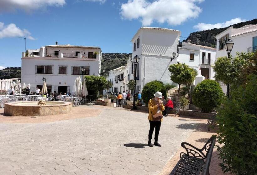 Bed and Breakfast Casa En Zuheros 4 A 5 Personas