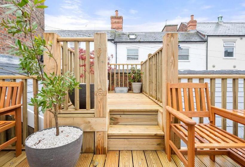 Отель Town House Rooms