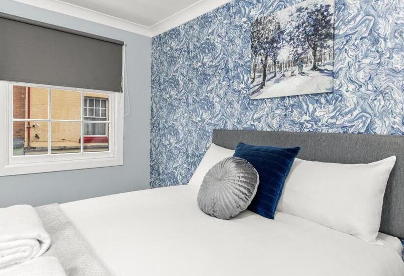 Отель Town House Rooms