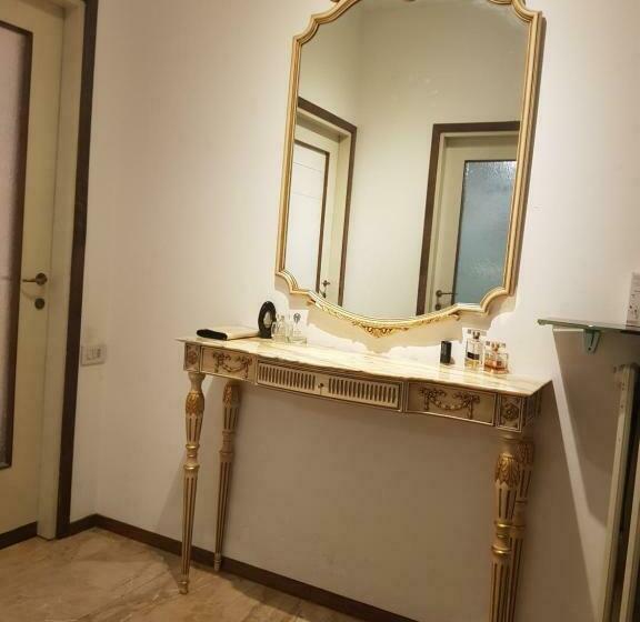 پانسیون Big Room In Private Appartament, Close To The Station And Center Of City