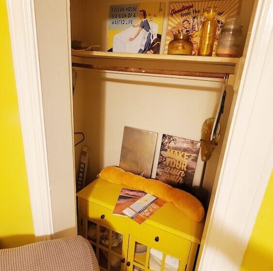 Pansiyon Room In Guest Room   Yellow Rm Dover  Del State, Bayhealth  Dov Base