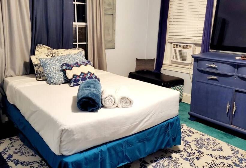 Pansiyon Room In Guest Room   Yellow Rm Dover  Del State, Bayhealth  Dov Base