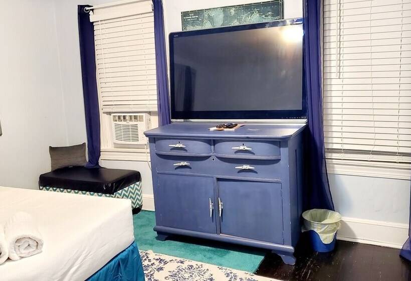 Pansiyon Room In Guest Room   Yellow Rm Dover  Del State, Bayhealth  Dov Base