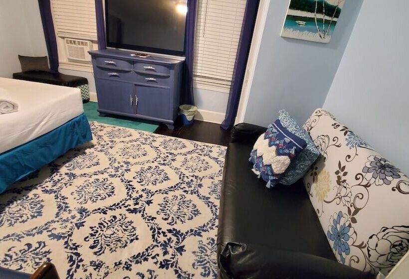 Pansiyon Room In Guest Room   Yellow Rm Dover  Del State, Bayhealth  Dov Base