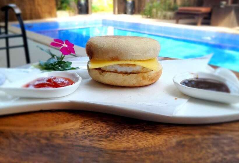 پانسیون Three Little Birds