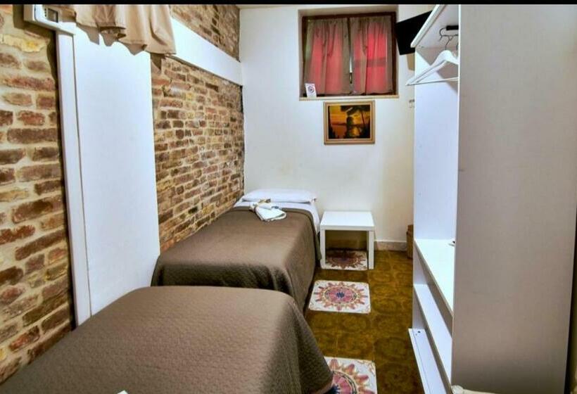 مبيت وإفطار Del Castello