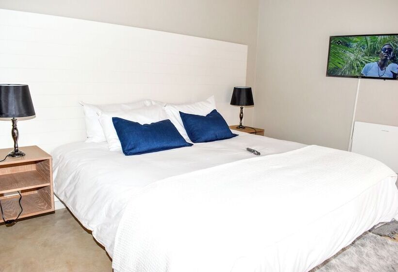 تختخواب و صبحانه Amabwe Guesthouse