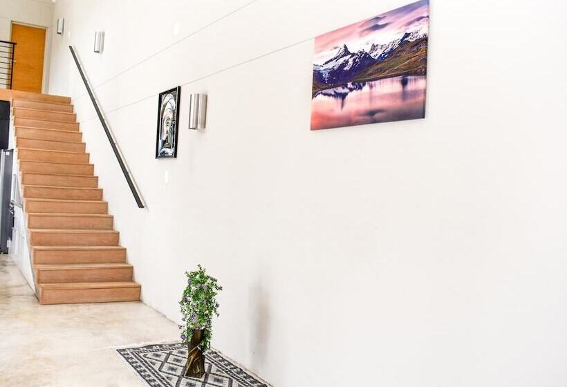 تختخواب و صبحانه Amabwe Guesthouse