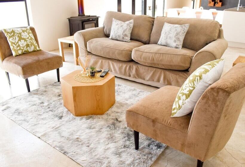 تختخواب و صبحانه Amabwe Guesthouse