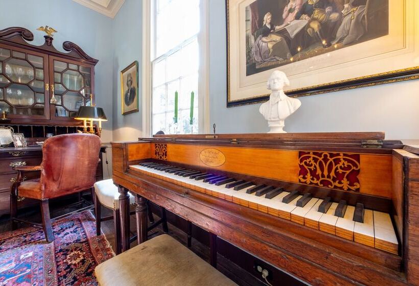 צימר Hollymead House