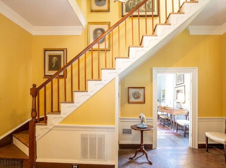 تختخواب و صبحانه Hollymead House