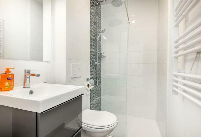 ベッドアンドブレックファースト La Belle Poule : Chambre Spacieuse Avec Sdb Privative, Cuisine Et Salon Partagés, Terrasse, Proche F