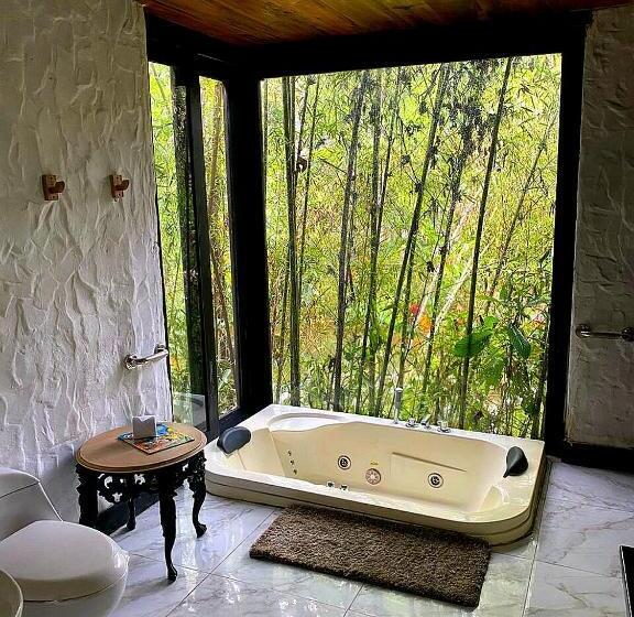 فندق Cantalarana, Antes Wikiri Lodge