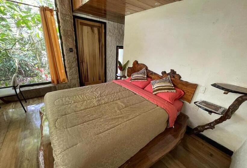 فندق Cantalarana, Antes Wikiri Lodge