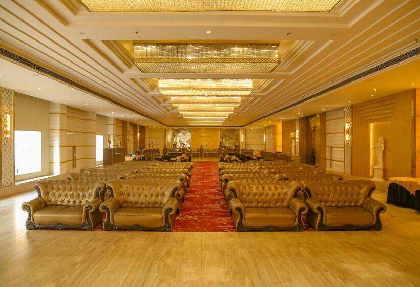 Four Leaf Hotel,budaun