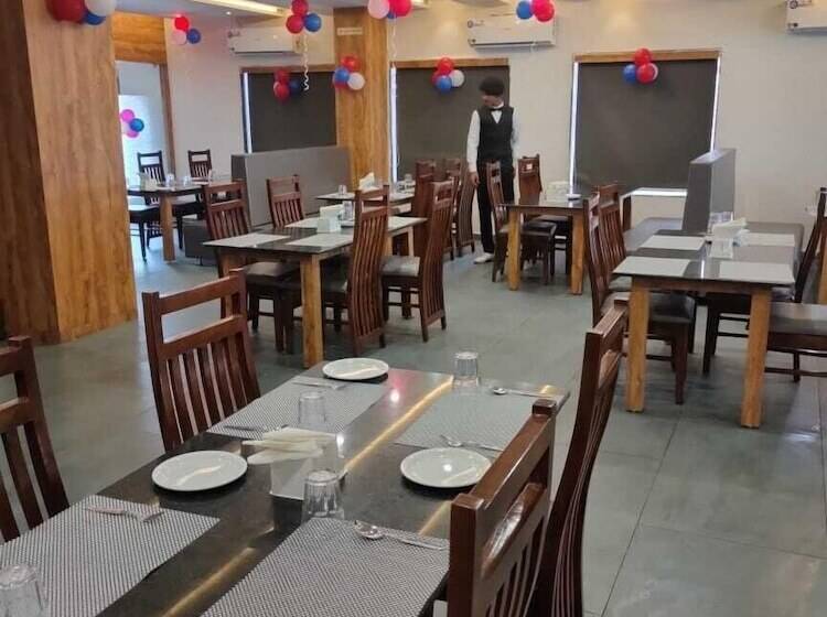 בית מלון כפרי Fun Imperial Morbi