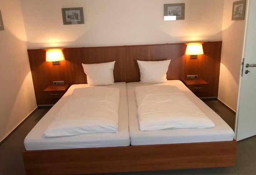 ホテル Garni Rabennest