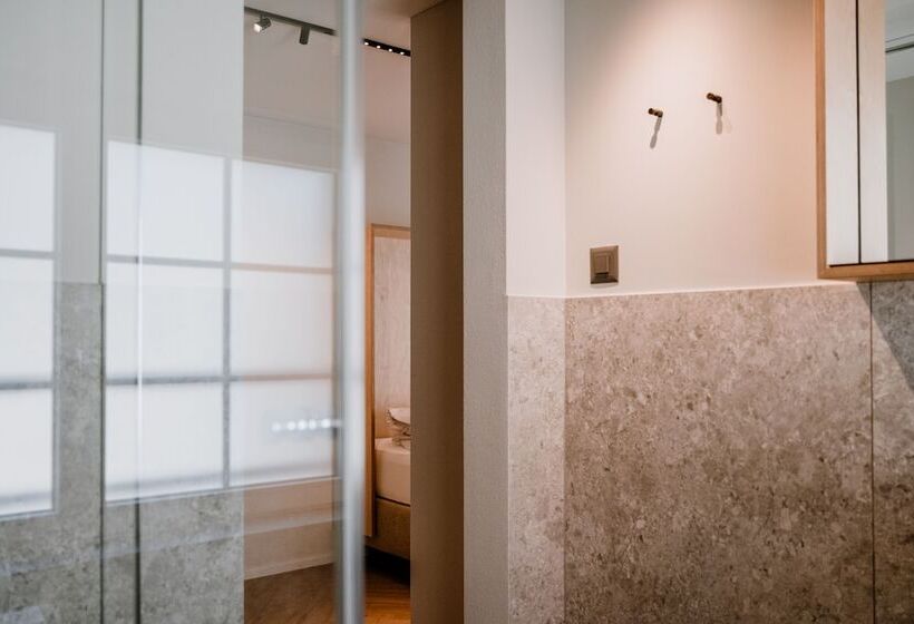 Отель Müllers Self Check In