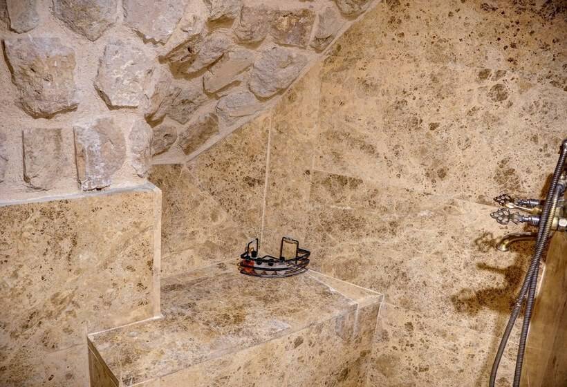 בית מלון כפרי Saliche Cave Suite