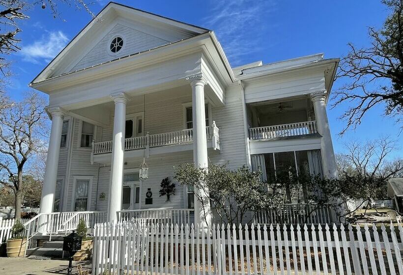 Oaklea Mansion Bed And Breakfast