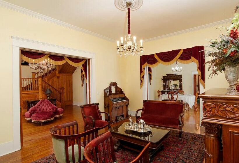 Oaklea Mansion Bed And Breakfast