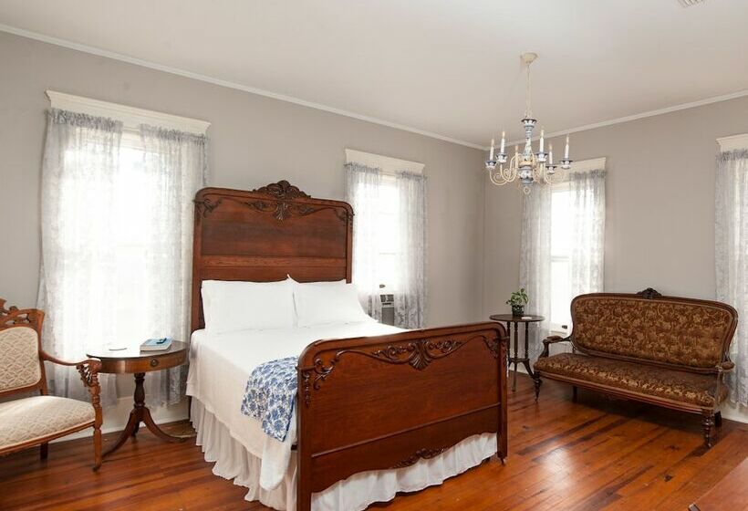 Oaklea Mansion Bed And Breakfast