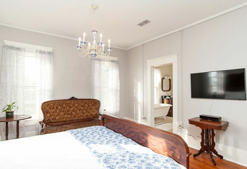 Oaklea Mansion Bed And Breakfast