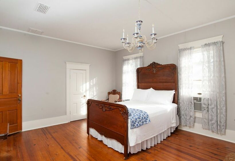 Oaklea Mansion Bed And Breakfast