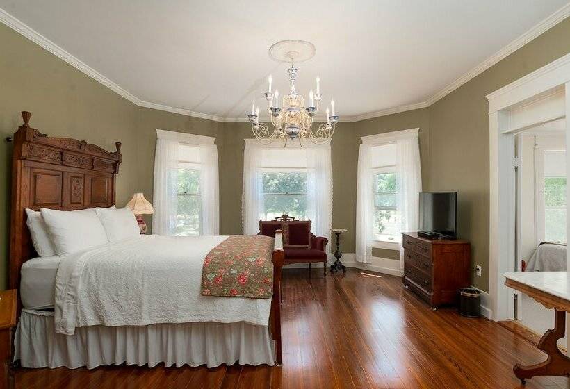 Oaklea Mansion Bed And Breakfast
