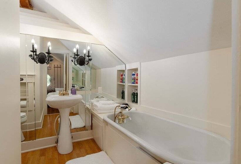 Oaklea Mansion Bed And Breakfast