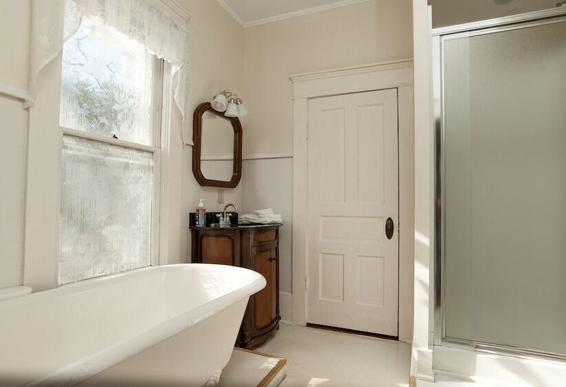 Oaklea Mansion Bed And Breakfast