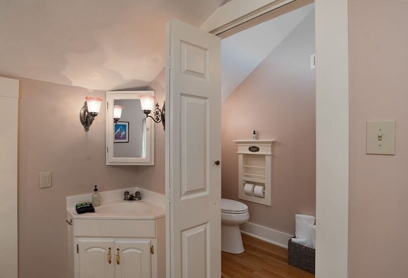 Oaklea Mansion Bed And Breakfast