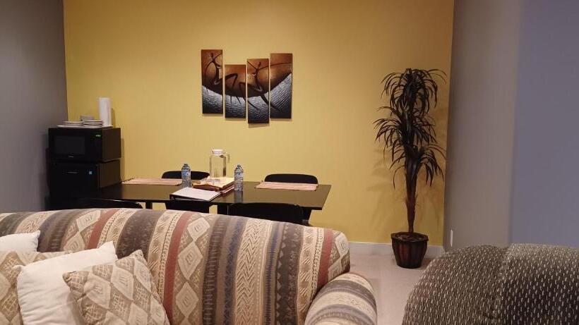 膳宿费 680 Sq Ft Private Space With Ensuite Bathroom