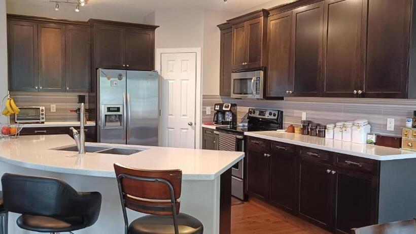 膳宿费 680 Sq Ft Private Space With Ensuite Bathroom